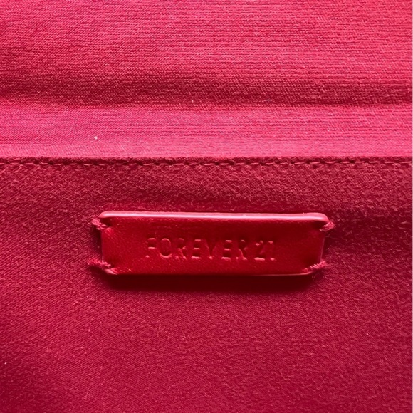 Forever 21 Red Quilted Square Crossbody Long Chain Strap Handbag Purse - Picture 5 of 12